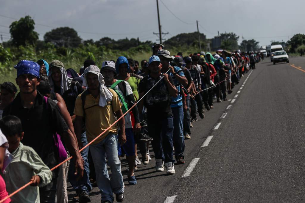 Caravana de 5 mil migrantes parte de Tapachula