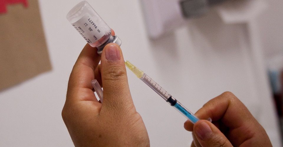Comienza distribución de vacunas CanSino envasadas en el país