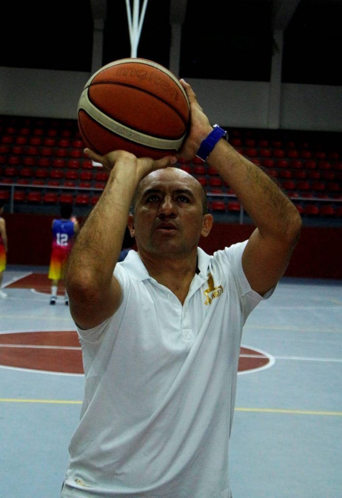 Distinguen al Pajarito Sánchez como uno de los 100 mejores basquetbolistas de México