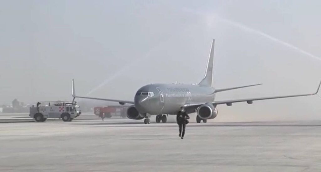Aterriza primer avión en aeropuerto de Santa Lucía