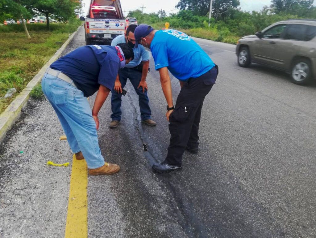 Supervisa Protección Civil agrietamiento en tramo carretero Playa-Cancún