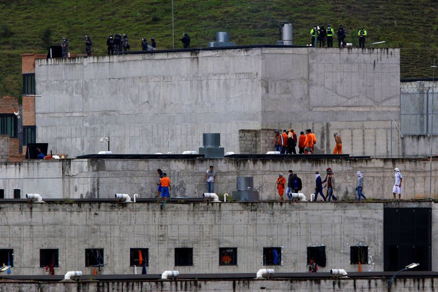 Van 79 muertos por motines en cárceles de Ecuador