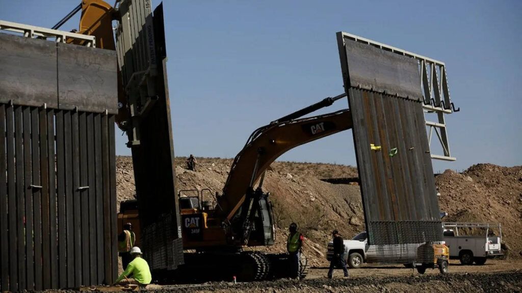 Cancela Biden dos contratos para construcción del muro