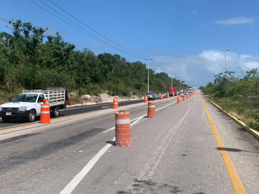 Comienzan trabajos para reparar carretera agrietada en Playa del Carmen