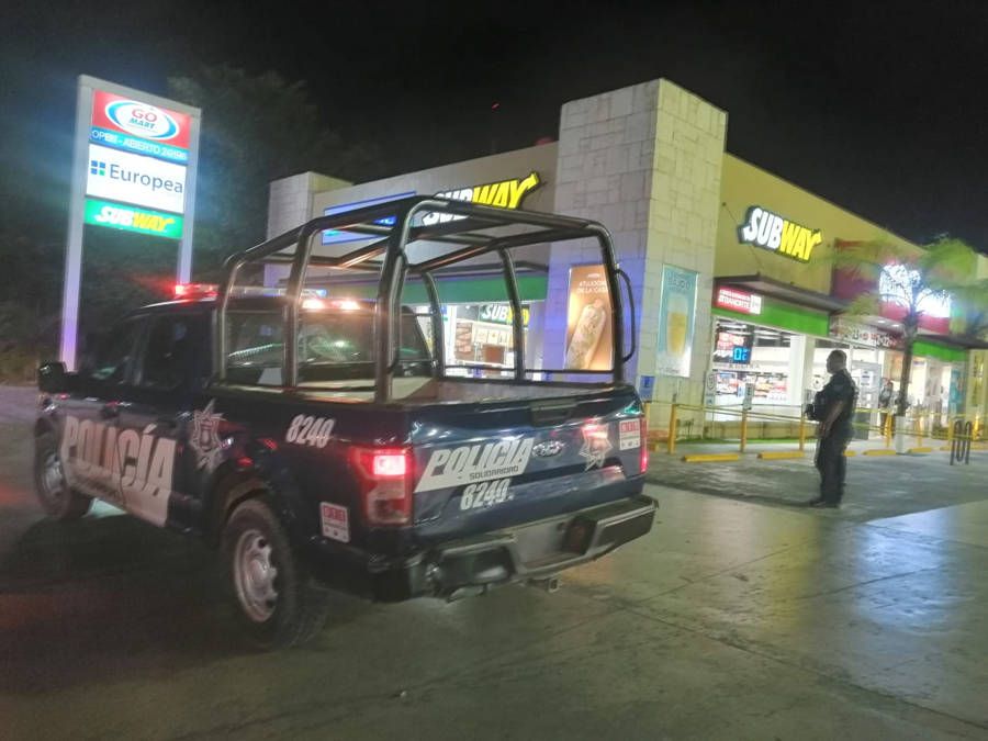 Asesinan a policía municipal mientras cargaba gasolina