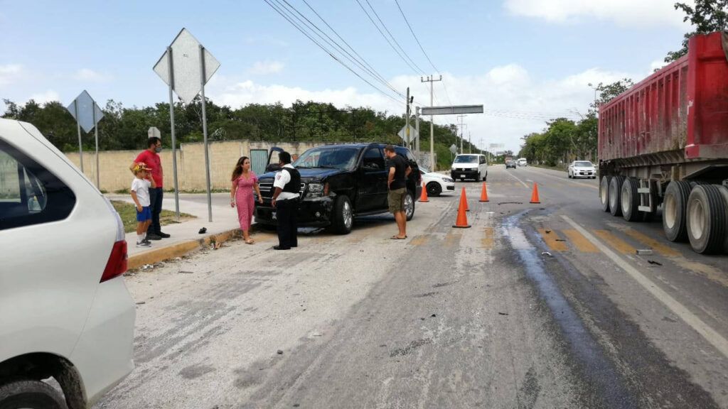 Accidente vial sobre boulevard Playa del Carmen