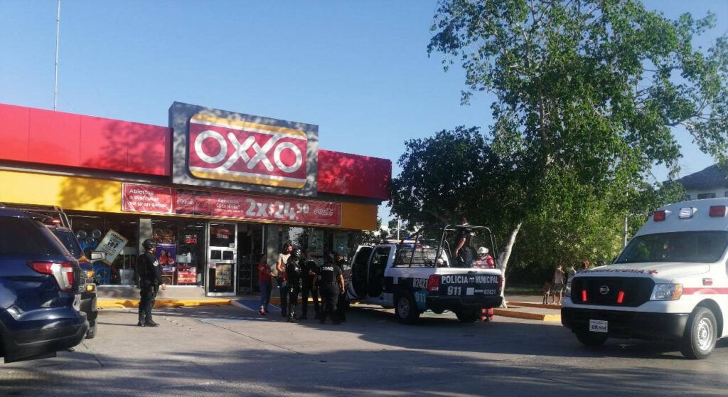Frustran asalto clientes y empleados de establecimiento en Playa del Carmen