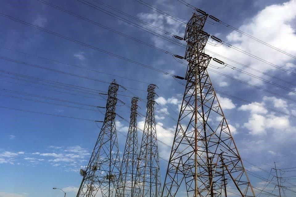 Conceden tres nuevas suspensiones a reforma eléctrica