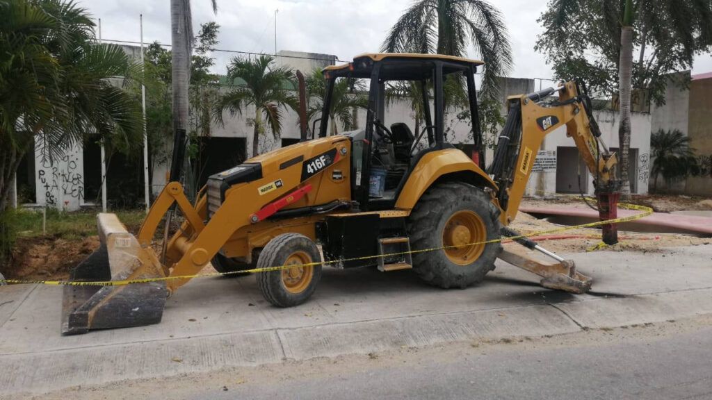 Se apagan fraccionamientos en Playa del Carmen por golpe de máquina de construcción