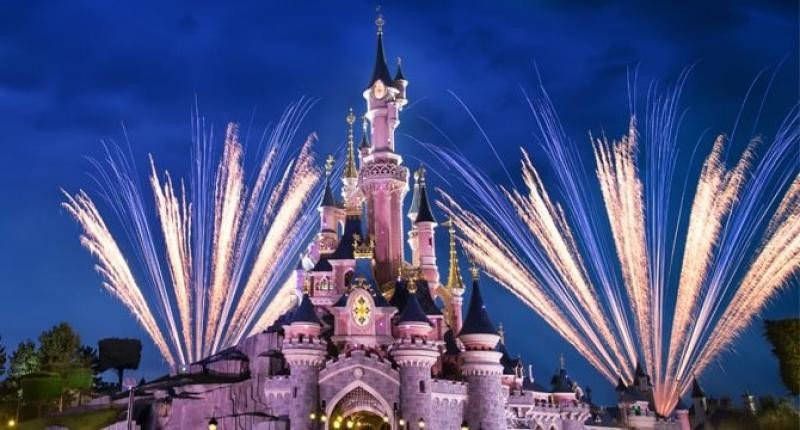 Disneyland París será centro de vacunación masiva COVID-19