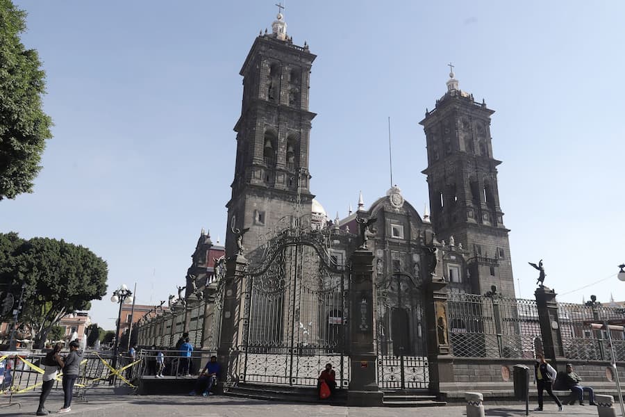 Autorizan en Puebla apertura gradual de negocios