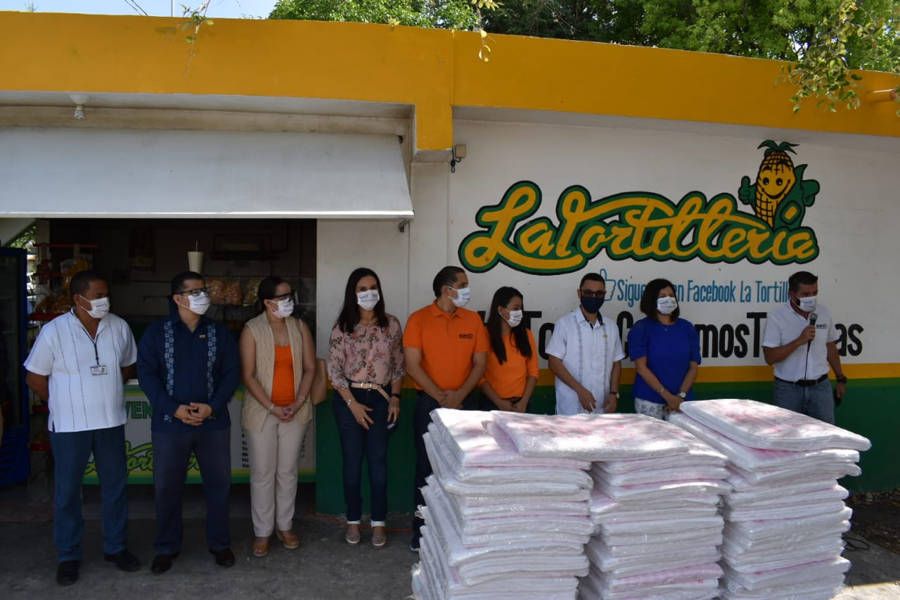Lanza IEQROO campaña "Voto seguro el 6 de junio" con la distribución de hojas de papel tortilla