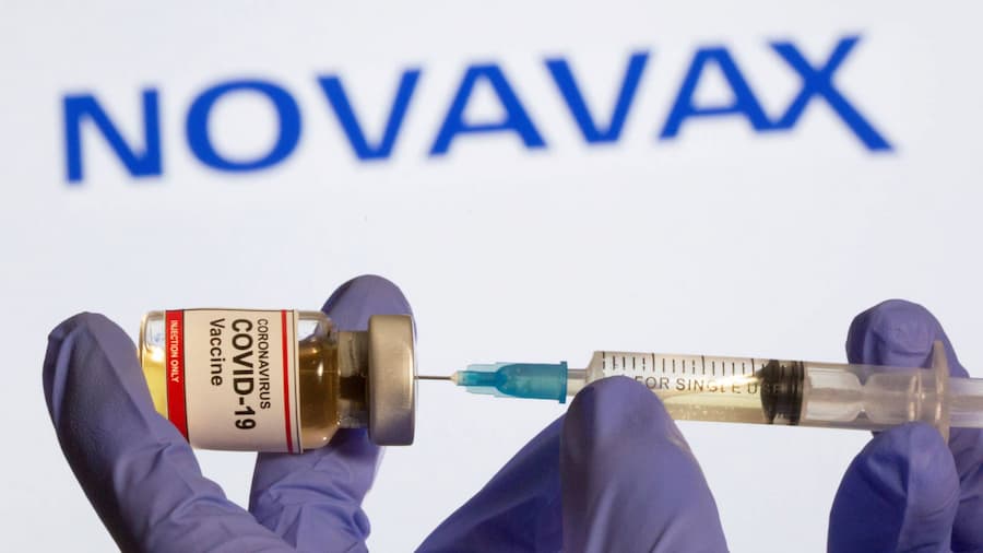 Inicia Novavax ensayos de vacuna Covid en adolescentes de EUA