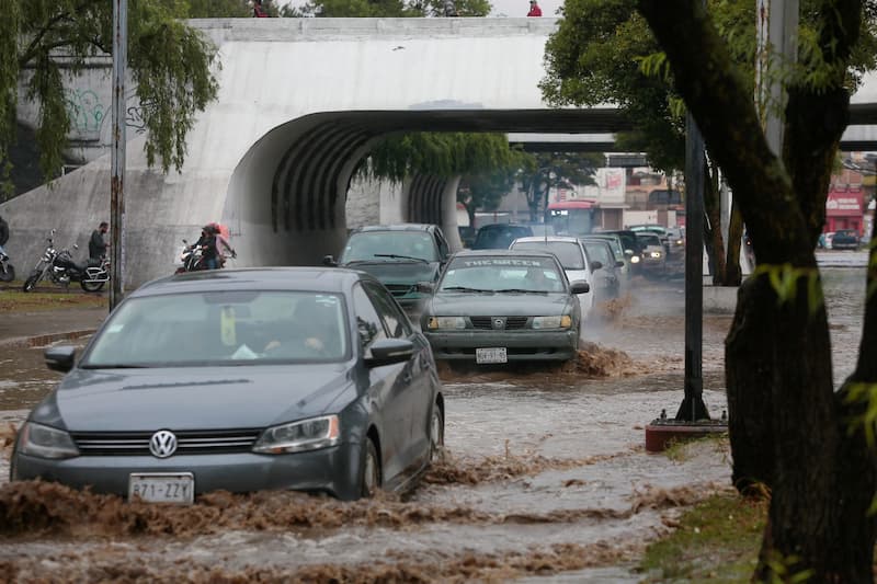 Lluvias deja inundaciones en Toluca