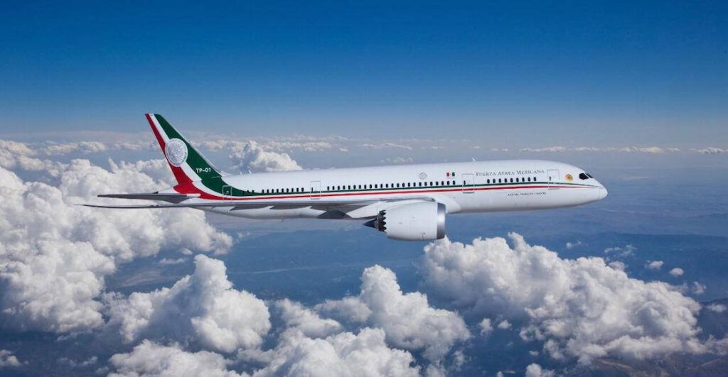 Viajan atletas mexicanos a Tokio en avión presidencial