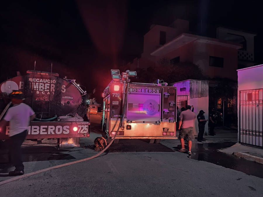 Se incendia taxi en Puerto aventuras