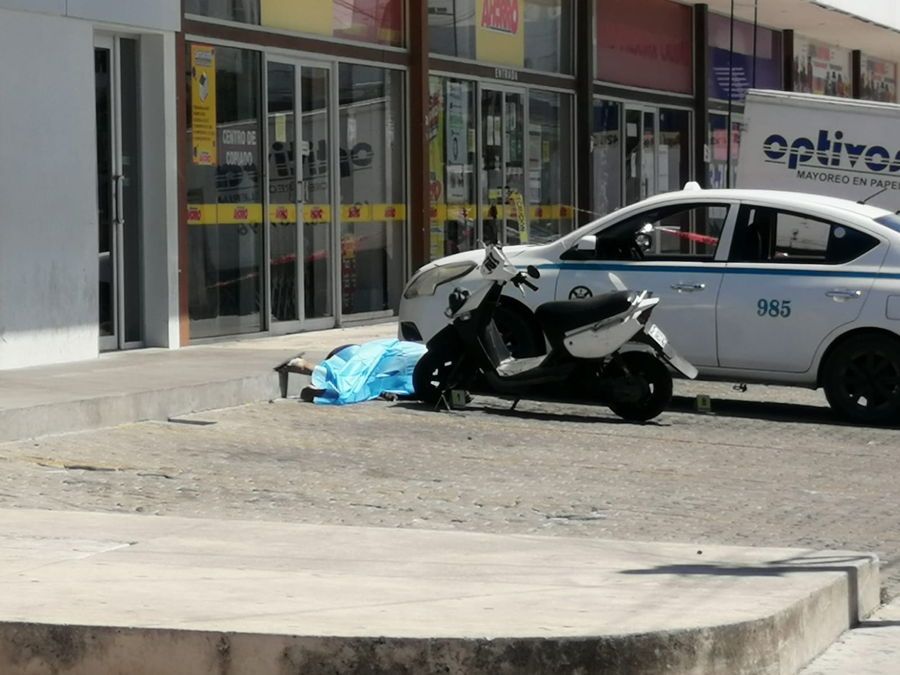 Asesinan a taxista frente a su familia en zona comercial