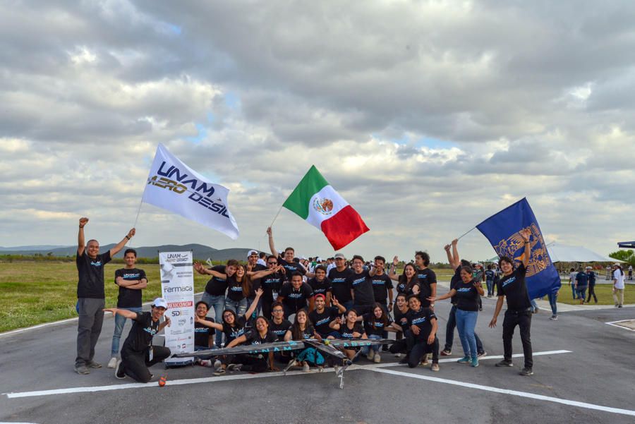 Estudiantes de la UNAM construyen aeronave y triunfan en certamen internacional