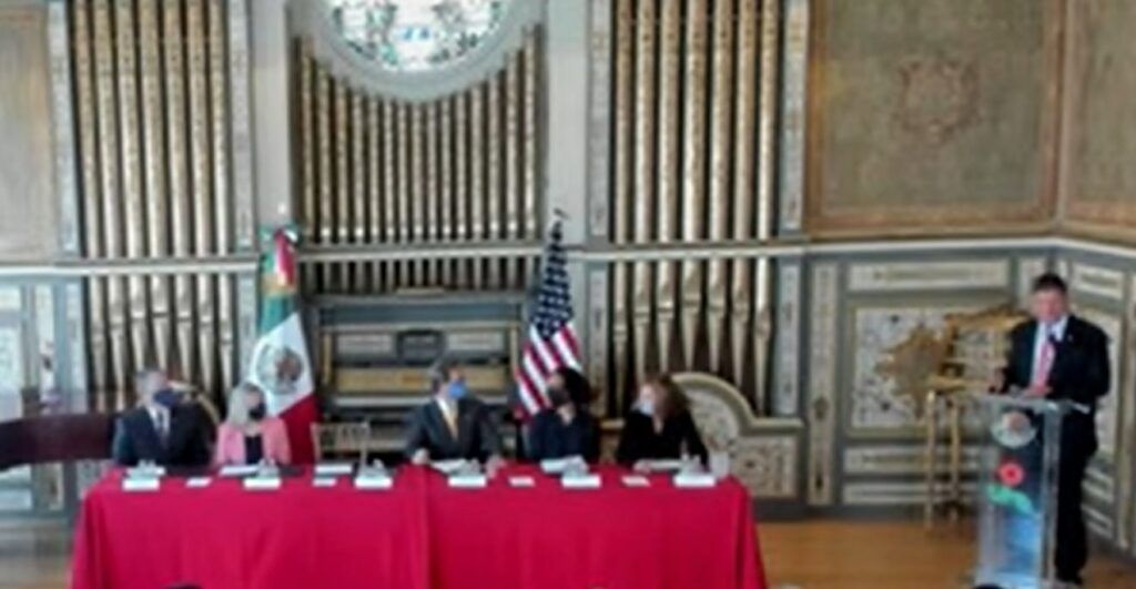 Firman acuerdo México y EEUU para mejorar condiciones laborales de trabajadores
