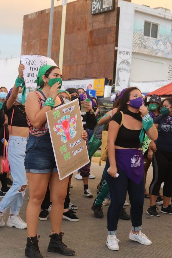 Marchan mujeres en Quintana Roo por despenalización del aborto