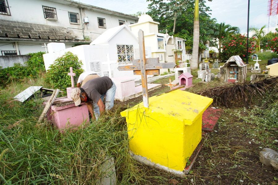 Alistan cementerios en Cozumel para festividades