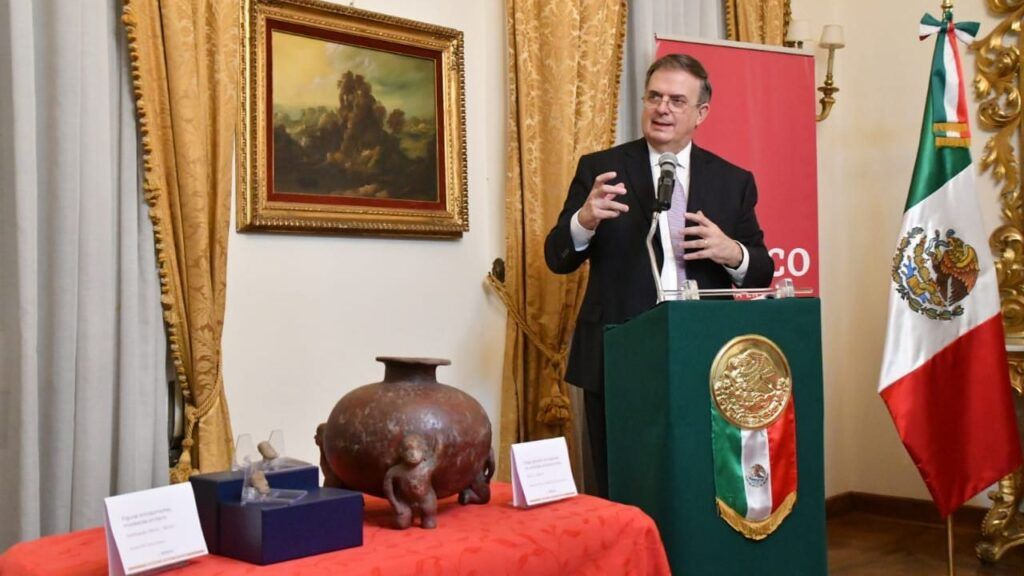 Entrega Italia a México tres piezas arqueológicas sustraídas ilegalmente.