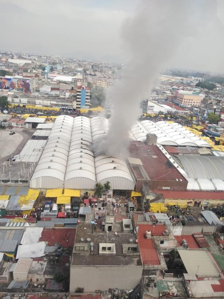 Se incendia en CDMX el mercado de Sonora