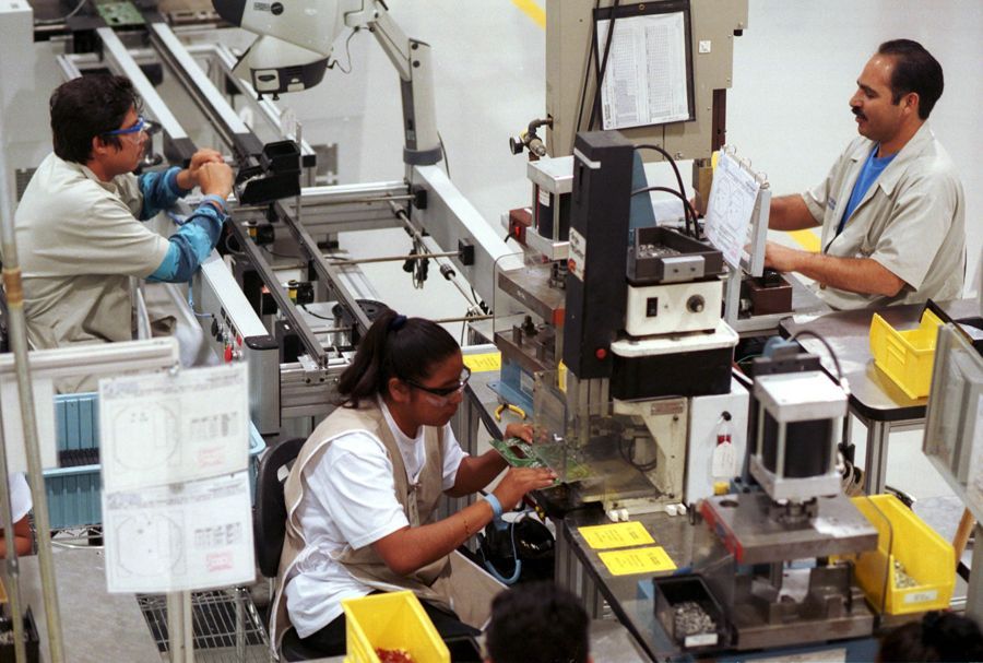 Se reduce 3.6 % productividad laboral en actividades terciarias: INEGI