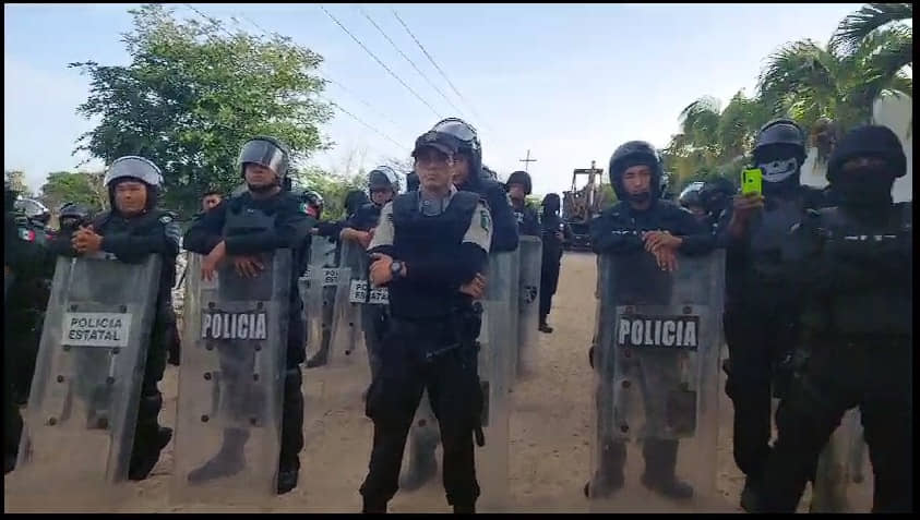 Con policías impiden paso a tierras comunitarias de mayas yucatecos en despojo para construir desarrollo inmobiliario