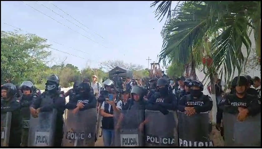 Con policías impiden paso a tierras comunitarias de mayas yucatecos en despojo para construir desarrollo inmobiliario