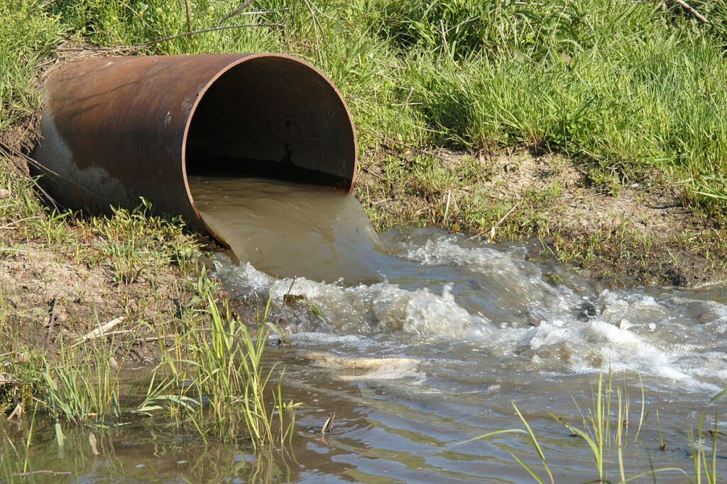 Industria vierte a ríos 70% de sus desperdicios
