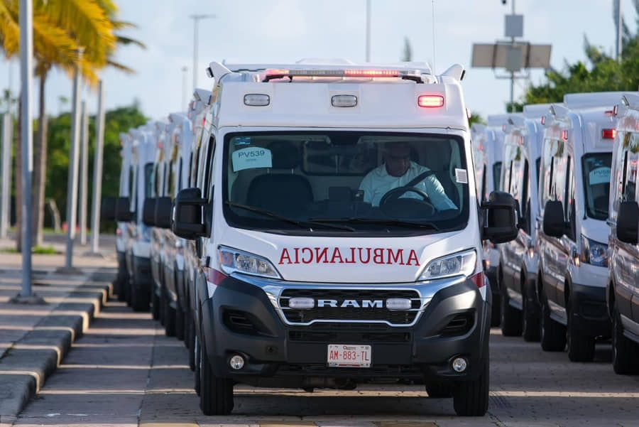 Se hace entrega de 30 ambulancias en Quintana Roo