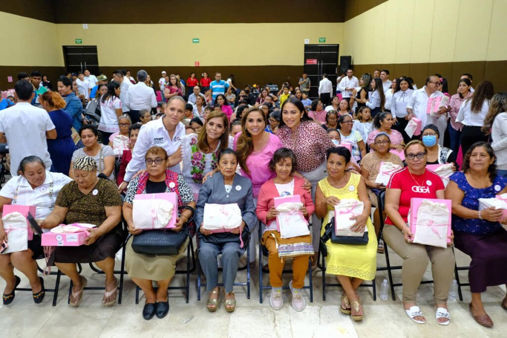 Entregan prótesis mamarias a 134 mujeres del sur de Quintana Roo