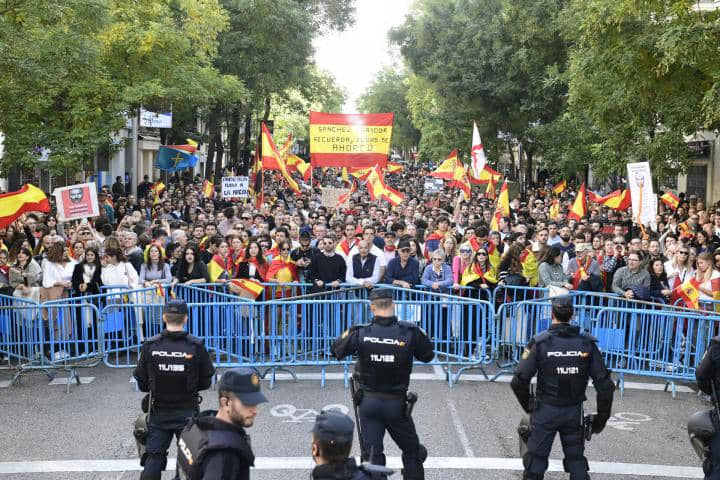 ¿Qué está pasando con las protestas en Madrid, España, por la investidura del nuevo presidente?
