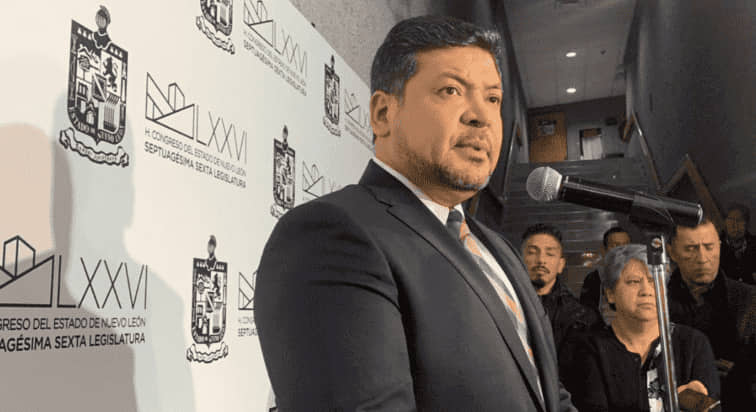 Renuncia Luis Enrique Orozco como gobernador interino de NL