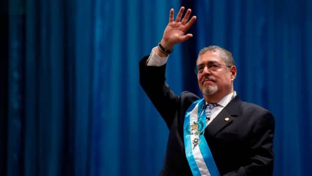 Tras fallido boicot, Bernardo Arévalo asume la presidencia de Guatemala