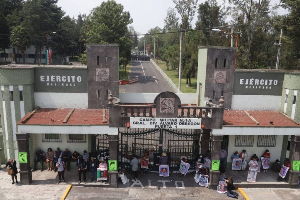 Salen de prisión militares señalados por caso Ayotzinapa