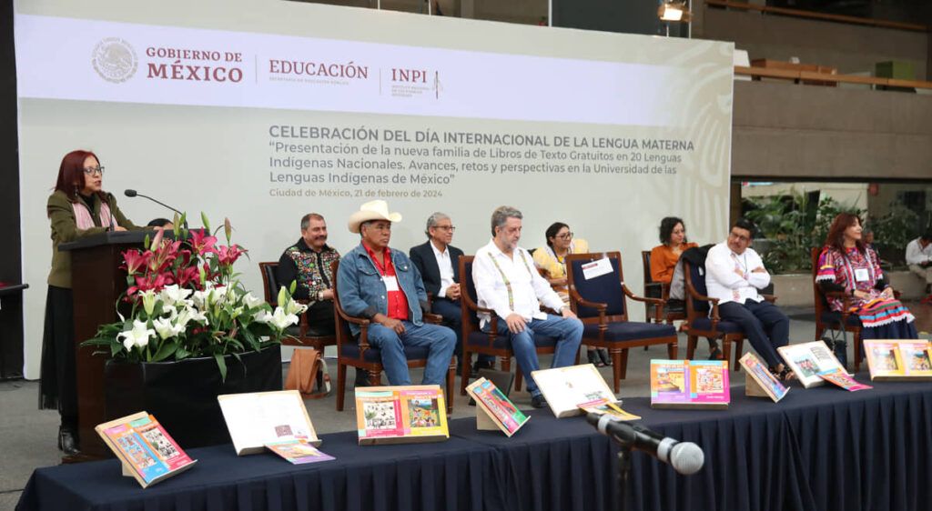 Presentan nuevos libros de texto gratuitos traducidos a 20 lenguas indígenas