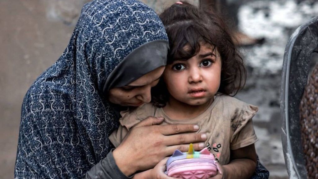 Alertan por hambruna infantil y abusos a mujeres palestinas en Gaza