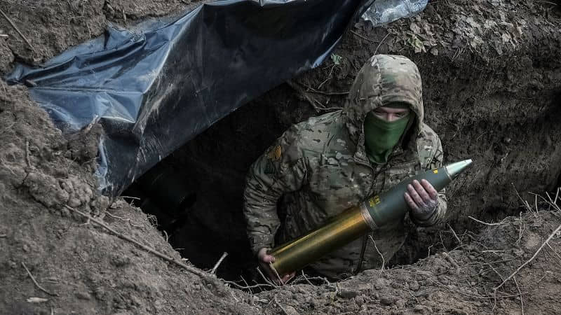 EU dará $300 millones en armas a Ucrania pese a escasez de fondos
