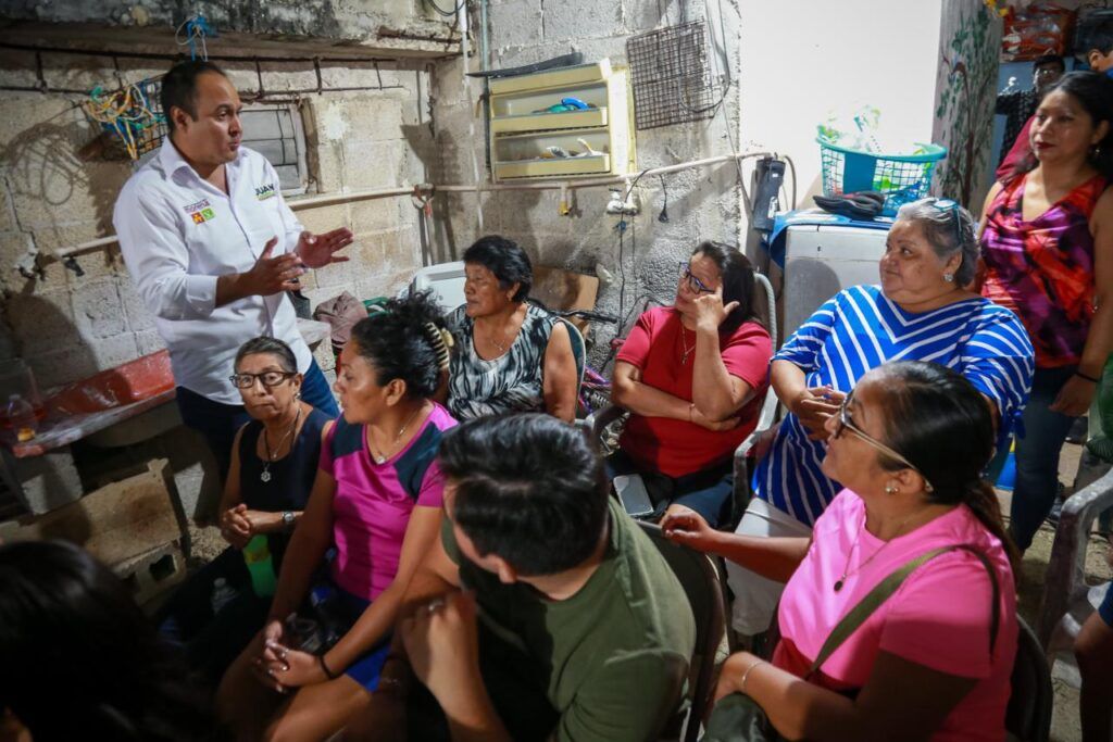 Juan carrillo reafirma su compromiso con las familias cozumeleñas
